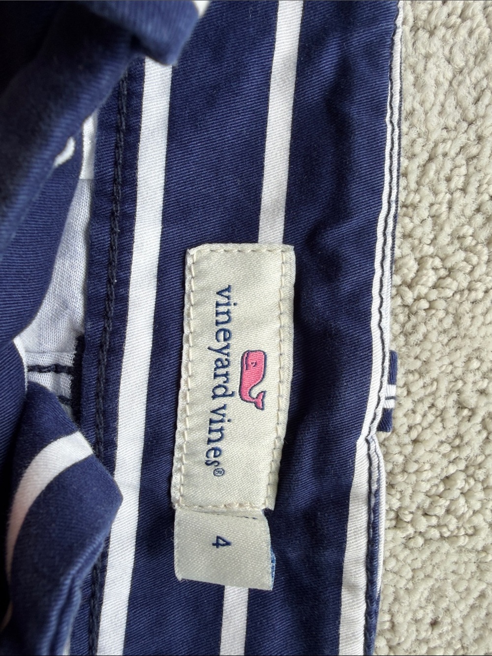 Three short lot-sizes 4 and 6-Vineyard Vines, Carve Designs and Tommy Hilfiger - Picture 4 of 9